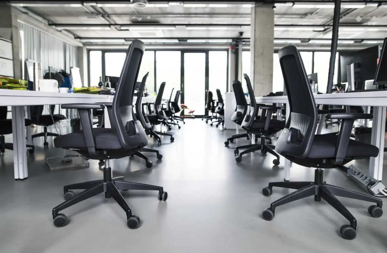 the-interior-of-big-empty-modern-office-after-work-2026-01-05-06-19-56-utc